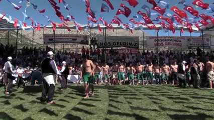 Download Video: 20. Geleneksel Bertiz Boyalı Kısa Şalvar Güreş Festivali - KAHRAMANMARAŞ