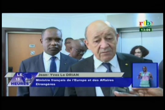 Echange entre le Président de la République et Jean-yves le DRIAN, Ministre Français de l’Europe des affaires étrangères sur la commémoration des 100ans de la Première guerre Mondial et la lutte contre le terrorisme