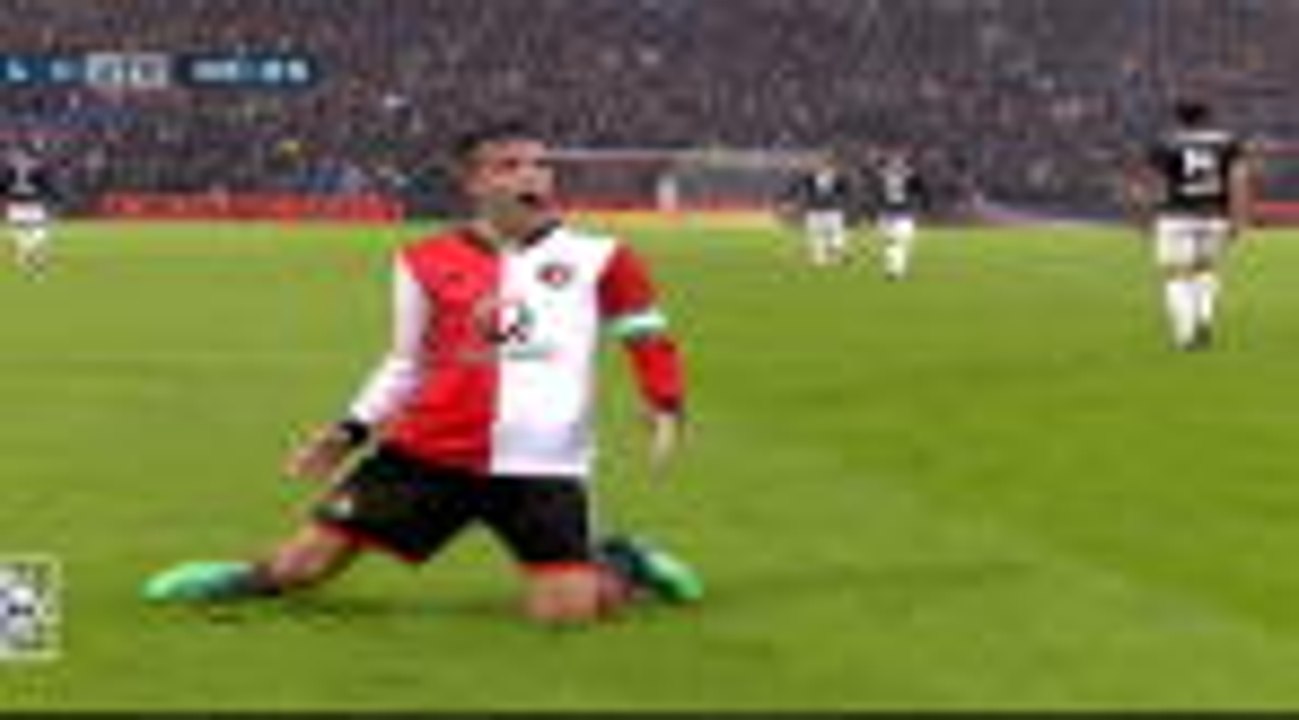 Van Persie heads late winner for Feyenoord