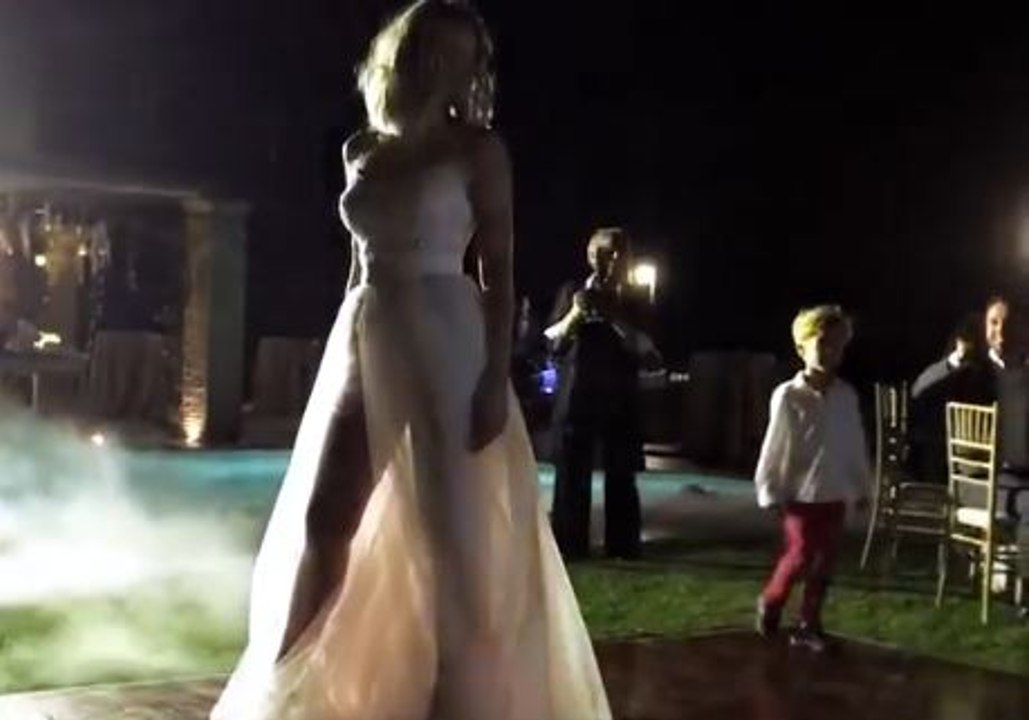 Γάμος Γαστεράτου: Το ερωτικό τανγκό με τον σύζυγό της στη γαμήλια δεξίωση