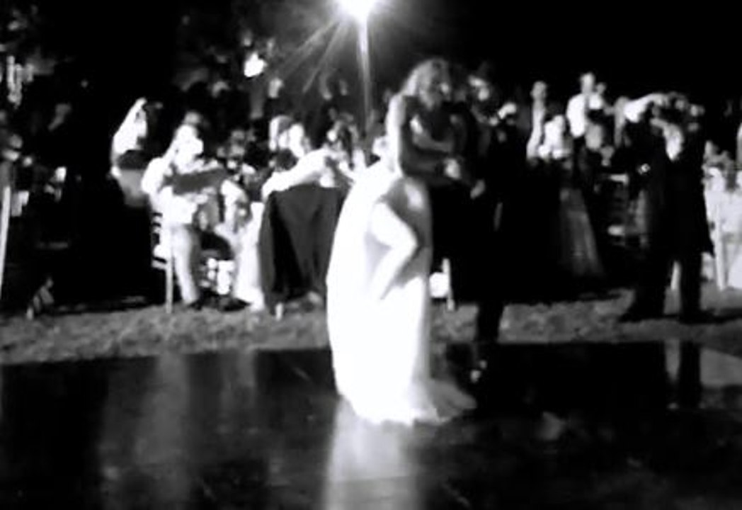 Γάμος Γαστεράτου: Το ερωτικό τανγκό με τον σύζυγό της στη γαμήλια δεξίωση