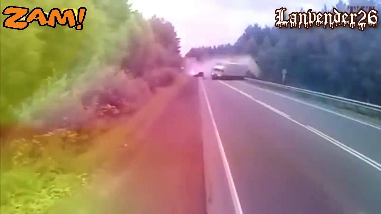Saat-saat Menegangkan ketika Truk buah Ini,  Meledak sampe Menyala terbakar!