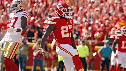 Kareem Hunt slips through hole for TD