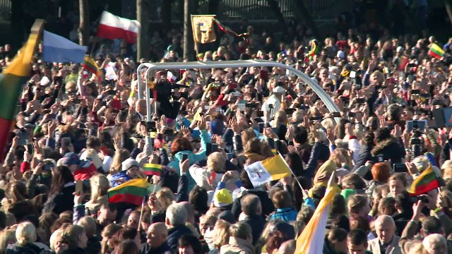 Papa rinde homenaje a los judíos exterminados de Lituania