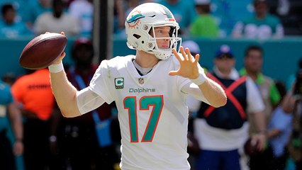 Tannehill darts a deep pass to Kenny Stills for a 21-yard gain