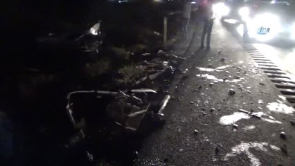 Otomobiller Kafa Kafaya Çarpıştı: 6 Yaralı