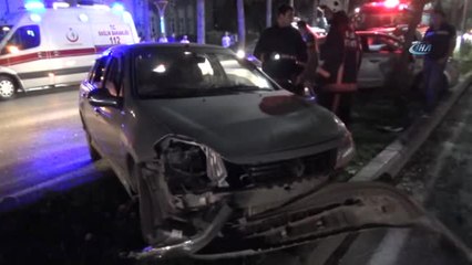 Elazığ'da 3 Araç Birbirine Girdi: 2 Yaralı