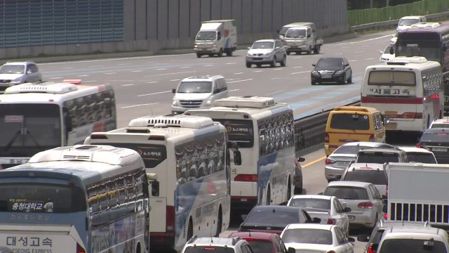 추석 당일 아침부터 귀성·귀경길 정체 시작 / YTN