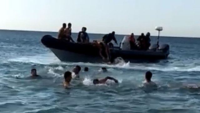 Varios clanes de La Línea de la Concepción (Cádiz) dedicados al tráfico de hachís han empezado ahora a traficar con inmigrantes.