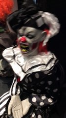 payaso de eagle pass tx en la tienda de halloween moll eagle pass tx