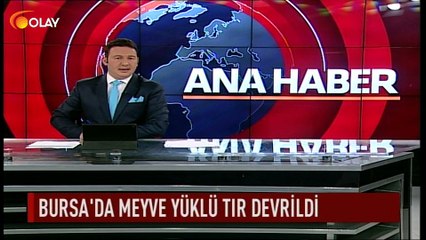 Bursa'da meyve yüklü tır devrildi