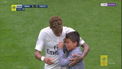 Berikan Kostummu! Anak Yang Menangis Mendapatkan Kostum Neymar