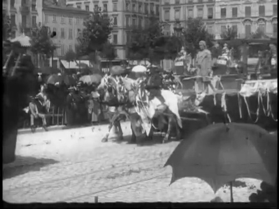 Auguste & Louis Lumière: Cavalcade (char du soleil) (1896)