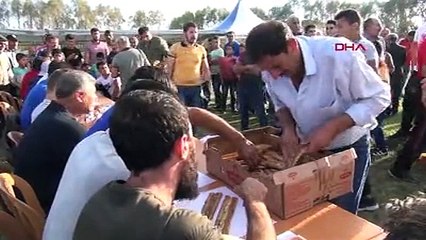 10 dakikada 9 pide yiyerek birinci oldu