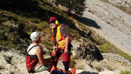 Helicóptero del SEPA traslada al hospital de Arriondas a mujer herida en la ruta del Cares, Asturias