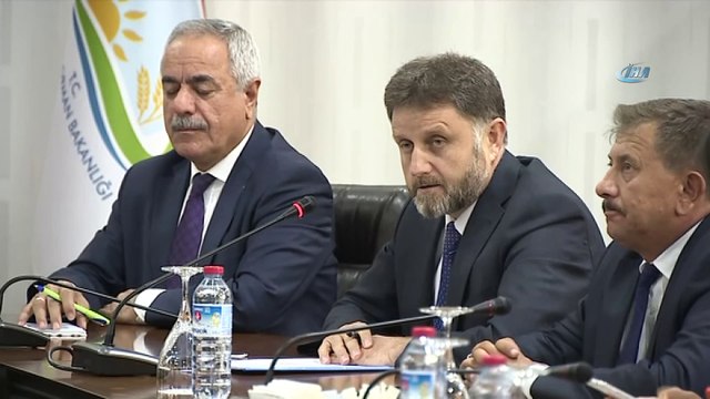 Tarım ve Orman Bakanı Pakdemirli: 'Stokçuları sıkı takipteyiz. Tohumdan çatala gidene kadarki olan zincirde özellikle marketleri hem Ticaret Bakanlığı, hem Tarım Bakanlığı olarak ciddi bir takibimiz var'