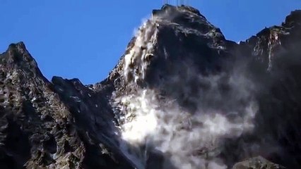 La roche se détache au Val Ferret (Suisse)