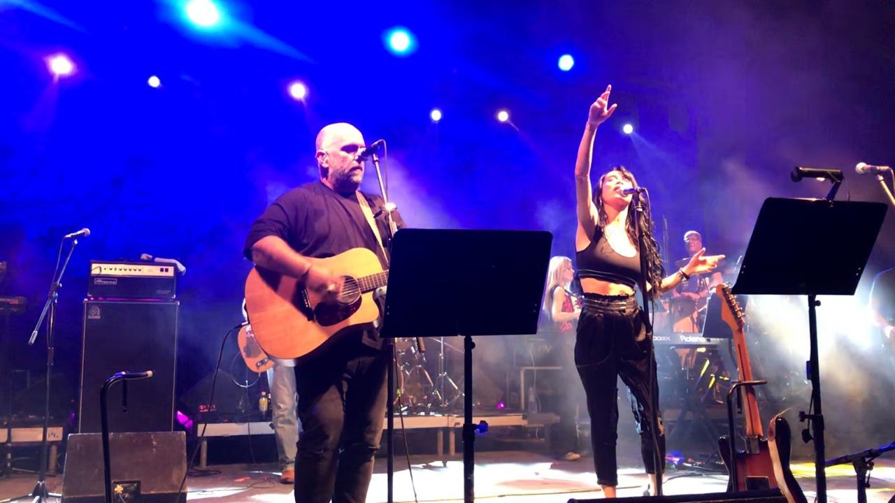 Πυξ Λαξ ντουέτο με Πάολα