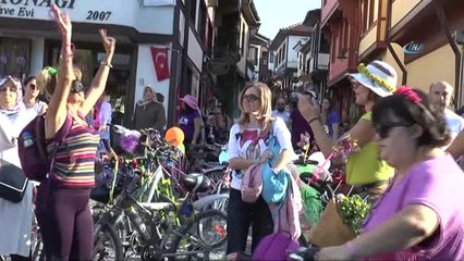 Süslü Kadınlar Bisiklet Turu" Eskişehir'de Düzenlendi