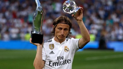 من سيفوز بجائزة أفضل لاعب في العالم؟