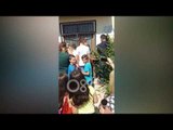 Ora News - Elbasan, mbyllet shkolla në Mengel, nxënës e prindër dalin në protestë