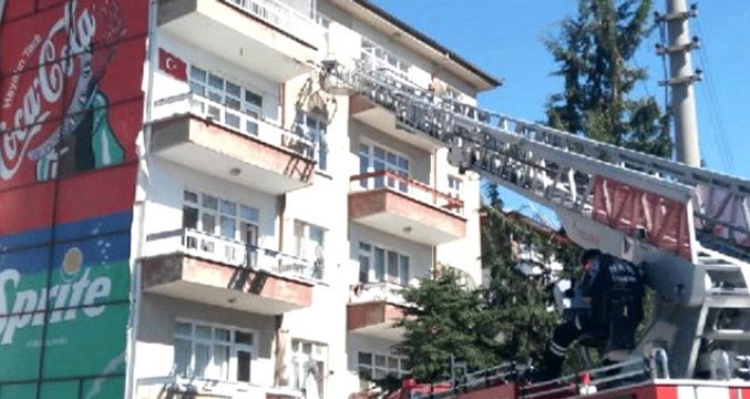 Kırıkkale'de Yakalanacağını Anlayan Hırsız, Girdiği Evdeki Kadını Rehin Aldı
