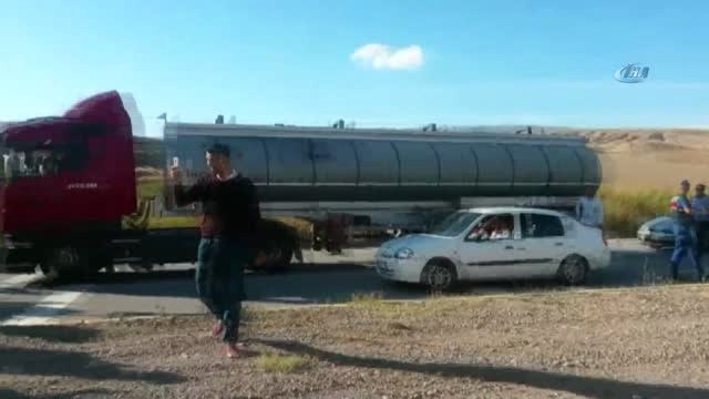 Akü Geri Dönüşüm Tesisine Karşı Çıkan Köylüler Yol Kapattı