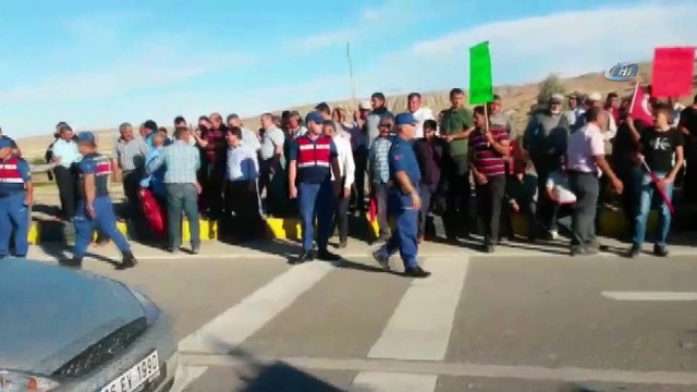 - Akü geri dönüşüm tesisine karşı çıkan köylüler yol kapattı