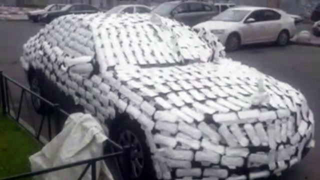 Ses potes lui font une blague bien drole