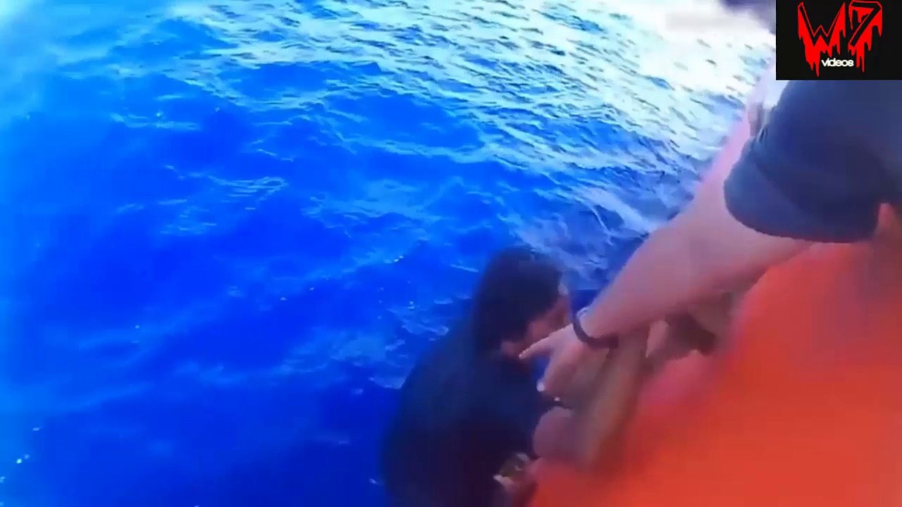 Sobrevivió 49 días a la deriva en una cabaña flotante con tan solo una biblia e ignorado por barcos que pasaban a su lado