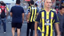 Fenerbahçeli taraftarlar stadyuma gelmeye başladı