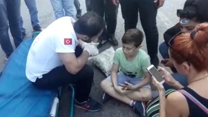 Kazada Yaralanan Bisikletli Çocuk, Annesi Gelmeden Ambulansa Binmek İstemedi