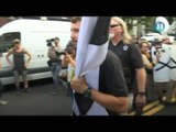 Cientos de supremacistas blancos marchan por las calles de Virginia al grito de consignas nazis