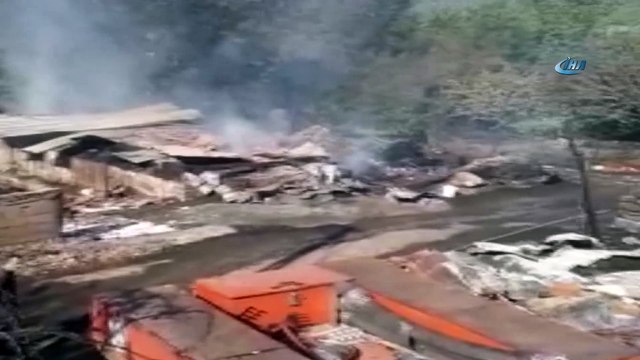 Vali, 9 evin yandığı köyde incelemelerde bulundu