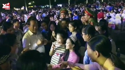 Tiểu Vy nhận bằng khen của Tỉnh Quảng Nam