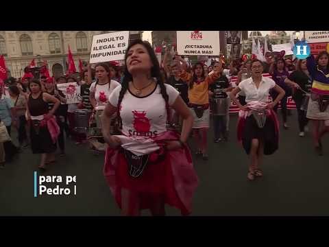 Miles exigen renuncia de Kuczynski tras indulto a Fujimori