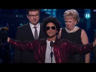 Bruno Mars arrasa en los premios Grammy