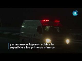 Rescatan a 950 mineros atrapados en una mina en Sudáfrica