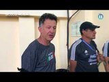Juan Carlos Osorio presume nueva playera del Tri