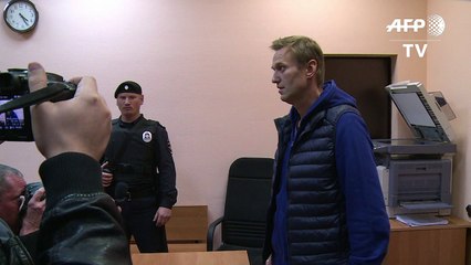 Opositor russo volta a ser detido ao sair da prisão