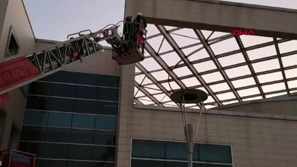 Bursa Kediyi Kurtaran İtfaiye Ekiplerine Sağlıkçılardan Sürpriz