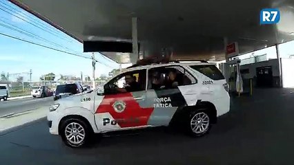 Vídeo mostra PM atropelando suspeito em Suzano (SP)