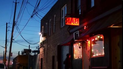 Best Friends Forever S01xxE02 The Butt Dial  aka It s Raining