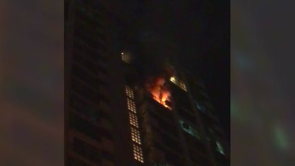 군포 아파트서 불...2명 부상 / YTN