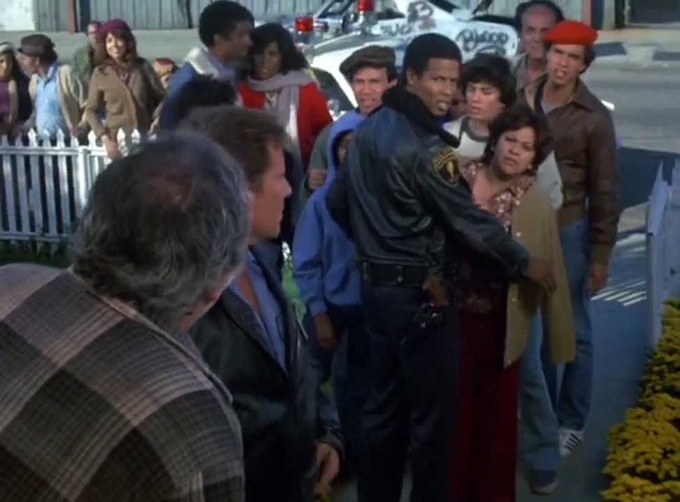 Hill Street Blues S02E03 The Last White Man On East Ferry Avenue