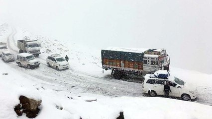 Rohtang में 14 Years बाद September में हुआ Snowfall, वाहनों की आवाजाही बंद । वनइंडिया हिंदी