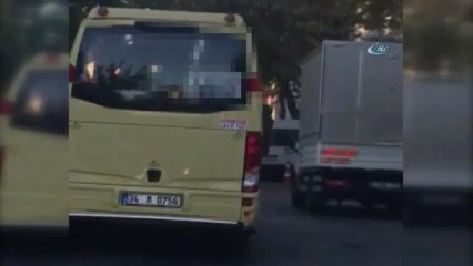 Yolcular Kapıdan Sarktı