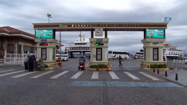 Gökçeada'da feribot seferlerine fırtına engeli