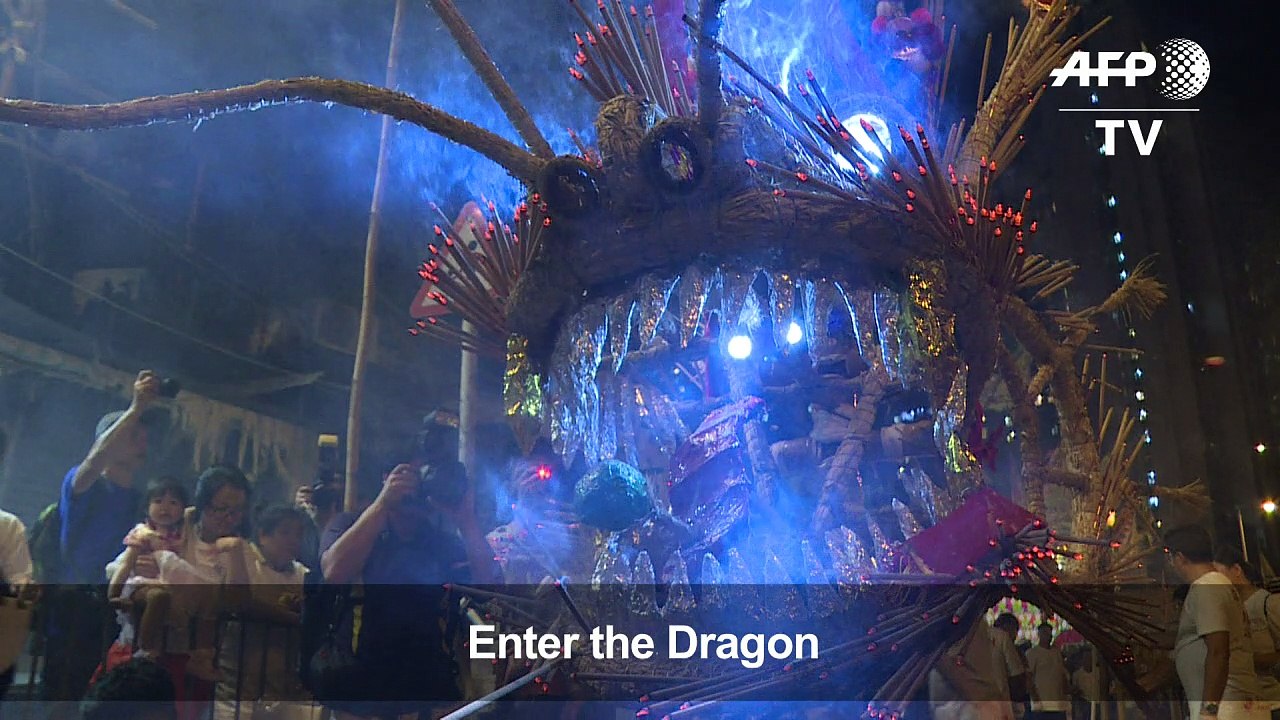 Fire dragon dances its way through Hong Kong village
