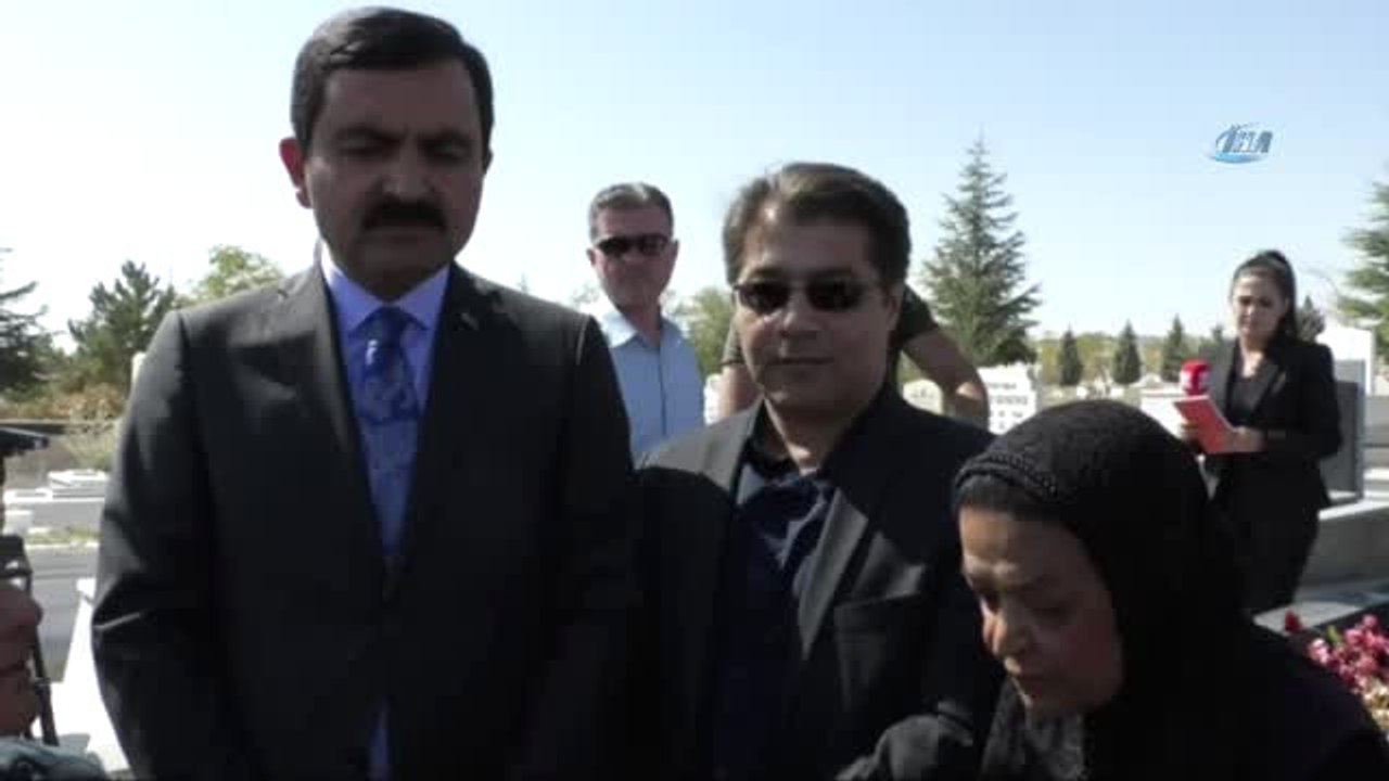 Bozlak Ustası Neşet Ertaş, Ölüm Yıl Dönümünde Mezarı Başında Anıldı